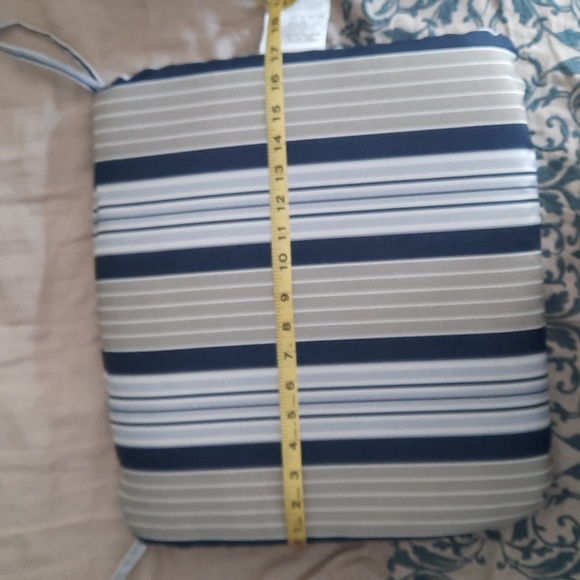 4 chair cushions - Picture 2 of 4